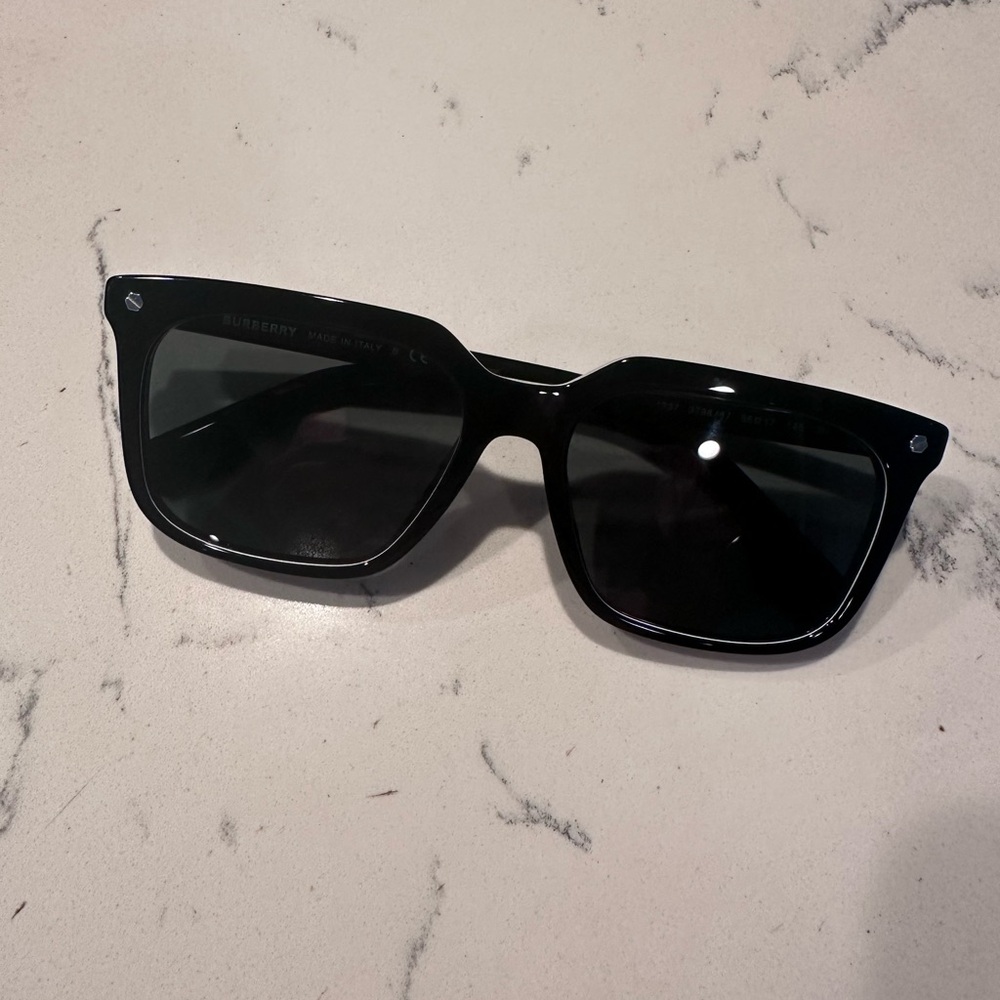 EUC Burberry BE4337F CARNABY 379887 Black Grey Square Unisex Sunglasses